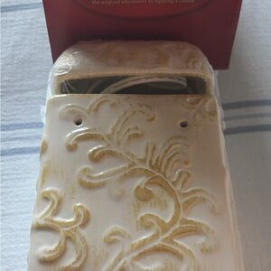 Elegant White and Gold Wall Plug-In